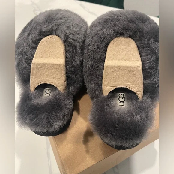 UGG cozy slipper Black size 6 - Picture 5 of 6